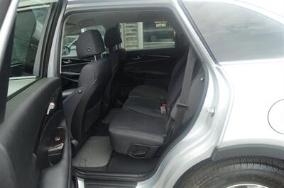2017 Kia Sorento LX - Photo 11 - Newark, NJ 07104