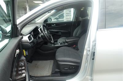 2017 Kia Sorento LX - Photo 9 - Newark, NJ 07104