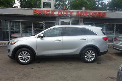 2017 Kia Sorento LX - Photo 4 - Newark, NJ 07104