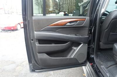 2017 Cadillac Escalade ESV Luxury - Photo 12 - Newark, NJ 07104