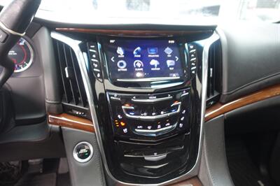 2017 Cadillac Escalade ESV Luxury - Photo 20 - Newark, NJ 07104