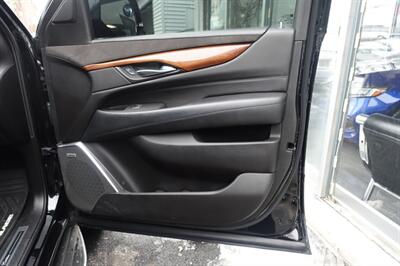 2017 Cadillac Escalade ESV Luxury - Photo 16 - Newark, NJ 07104