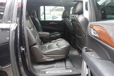 2017 Cadillac Escalade ESV Luxury - Photo 17 - Newark, NJ 07104