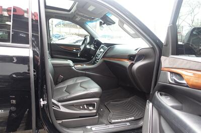 2017 Cadillac Escalade ESV Luxury - Photo 15 - Newark, NJ 07104