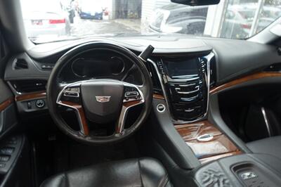 2017 Cadillac Escalade ESV Luxury - Photo 14 - Newark, NJ 07104