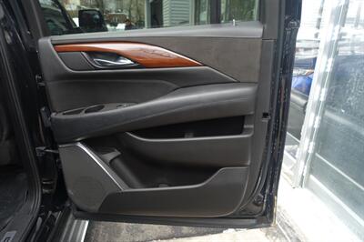 2017 Cadillac Escalade ESV Luxury - Photo 18 - Newark, NJ 07104