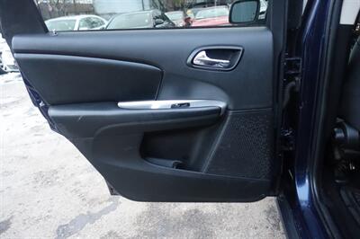 2017 Dodge Journey SXT   - Photo 12 - Newark, NJ 07104