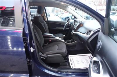 2017 Dodge Journey SXT   - Photo 14 - Newark, NJ 07104