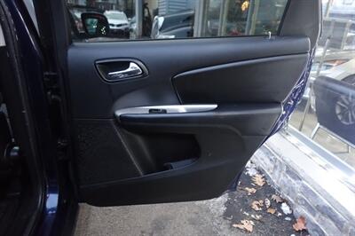 2017 Dodge Journey SXT   - Photo 17 - Newark, NJ 07104