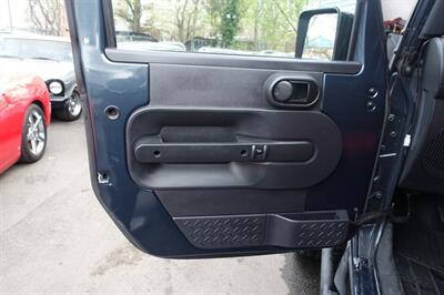 2007 Jeep Wrangler Sahara   - Photo 10 - Newark, NJ 07104