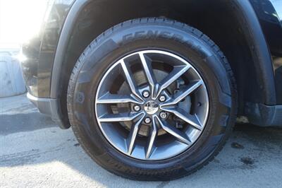 2017 Jeep Grand Cherokee Limited   - Photo 23 - Newark, NJ 07104