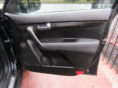 2011 Kia Sorento EX   - Photo 13 - Newark, NJ 07104