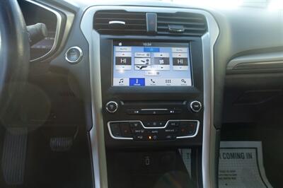2017 Ford Fusion SE   - Photo 18 - Newark, NJ 07104