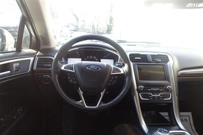 2017 Ford Fusion SE   - Photo 13 - Newark, NJ 07104