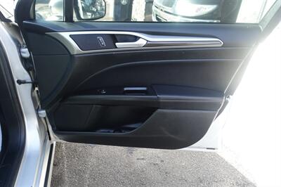 2017 Ford Fusion SE   - Photo 15 - Newark, NJ 07104