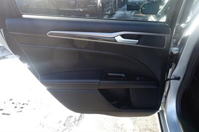 2017 Ford Fusion SE   - Photo 12 - Newark, NJ 07104