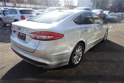 2017 Ford Fusion SE   - Photo 8 - Newark, NJ 07104