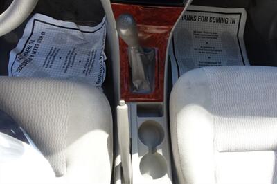 2005 Toyota Corolla LE   - Photo 19 - Newark, NJ 07104