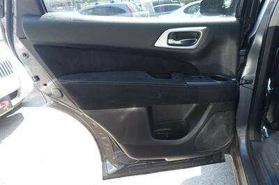 2015 Nissan Pathfinder SV - Photo 12 - Newark, NJ 07104