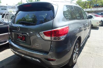 2015 Nissan Pathfinder SV - Photo 5 - Newark, NJ 07104