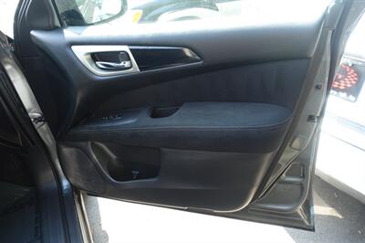 2015 Nissan Pathfinder SV - Photo 15 - Newark, NJ 07104