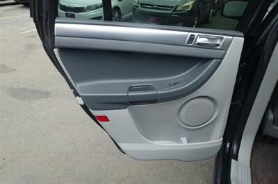 2007 Chrysler Pacifica Touring   - Photo 12 - Newark, NJ 07104