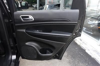 2020 Jeep Grand Cherokee Laredo   - Photo 17 - Newark, NJ 07104