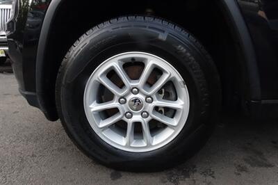 2020 Jeep Grand Cherokee Laredo   - Photo 22 - Newark, NJ 07104