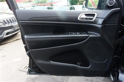 2020 Jeep Grand Cherokee Laredo   - Photo 10 - Newark, NJ 07104