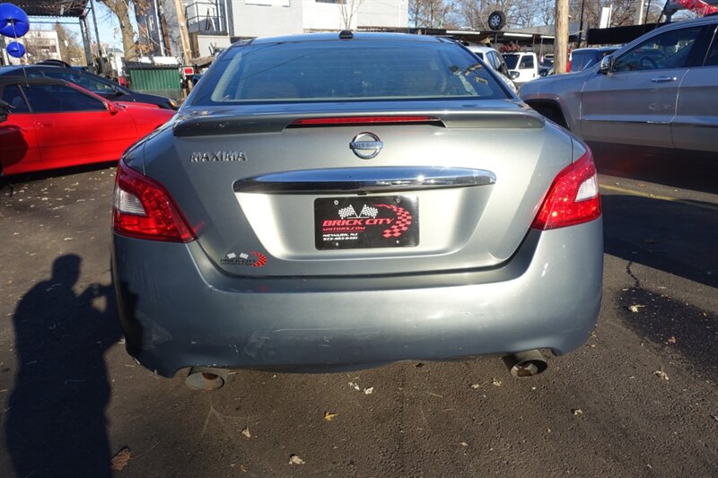 2010 Nissan Maxima SV photo 7