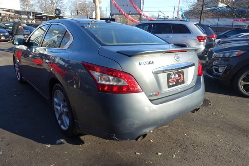 2010 Nissan Maxima SV photo 6