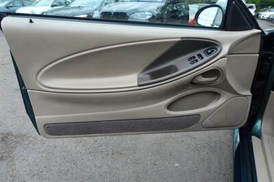 2001 Ford Mustang - Photo 10 - Newark, NJ 07104