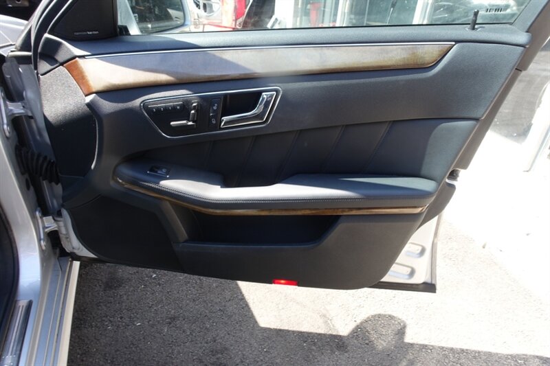 2010 Mercedes Benz E 350 photo 15