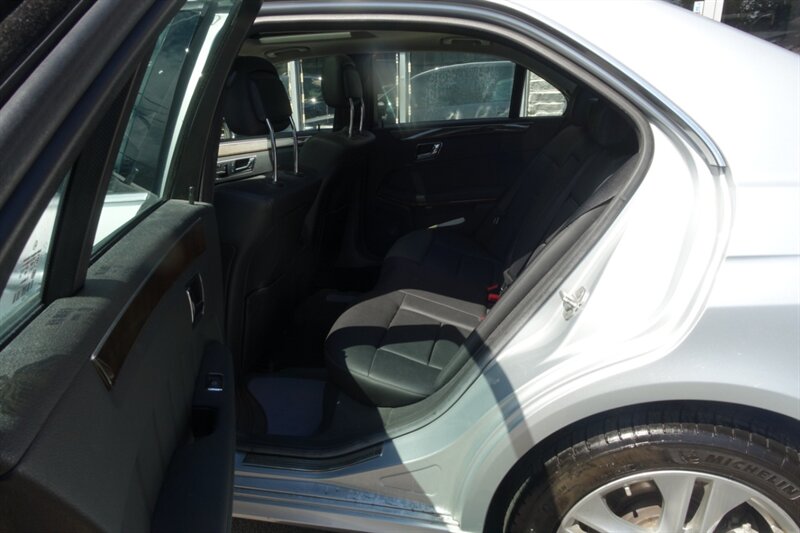 2010 Mercedes Benz E 350 photo 11