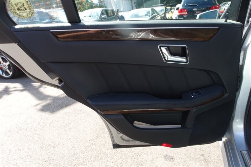 2010 Mercedes Benz E 350 photo 12