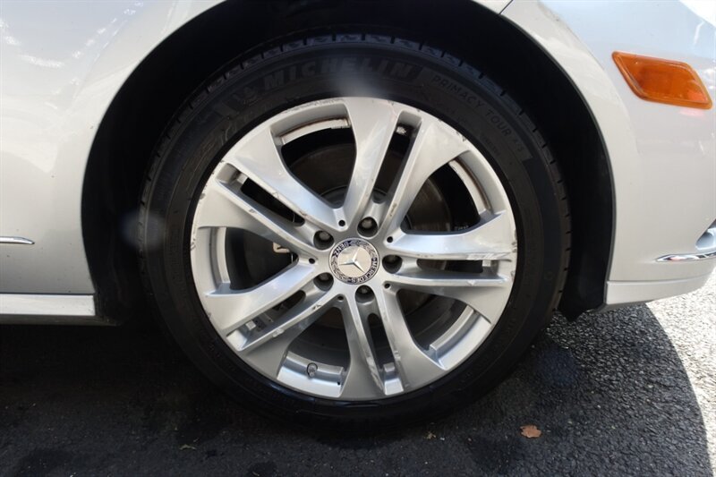 2010 Mercedes Benz E 350 photo 22