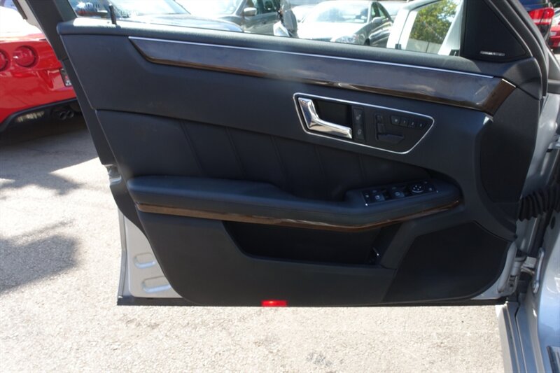 2010 Mercedes Benz E 350 photo 10