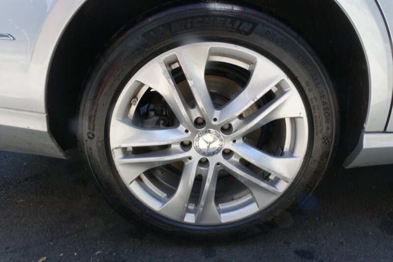 2010 Mercedes Benz E 350 photo 23
