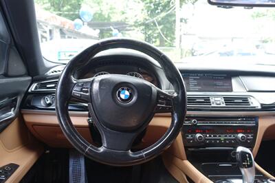 2012 BMW 750i xDrive   - Photo 18 - Newark, NJ 07104