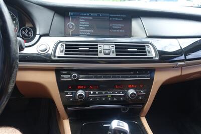 2012 BMW 750i xDrive   - Photo 23 - Newark, NJ 07104