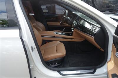 2012 BMW 750i xDrive   - Photo 19 - Newark, NJ 07104