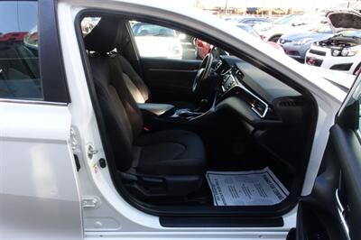 2018 Toyota Camry LE   - Photo 14 - Newark, NJ 07104