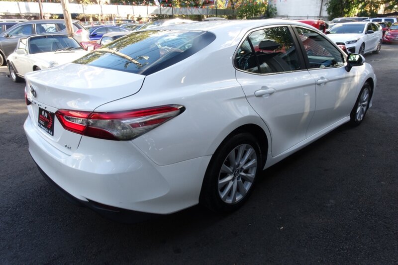 2018 Toyota Camry LE photo 4