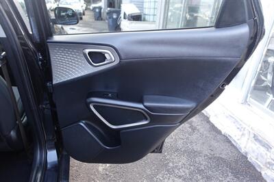 2023 Kia Soul LX   - Photo 17 - Newark, NJ 07104