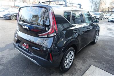 2023 Kia Soul LX   - Photo 8 - Newark, NJ 07104