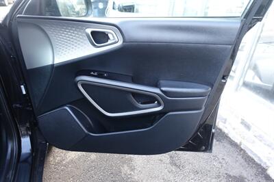 2023 Kia Soul LX   - Photo 15 - Newark, NJ 07104