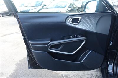 2023 Kia Soul LX   - Photo 10 - Newark, NJ 07104