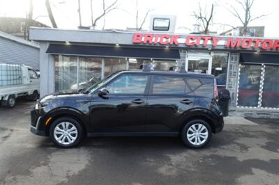 2023 Kia Soul LX   - Photo 4 - Newark, NJ 07104