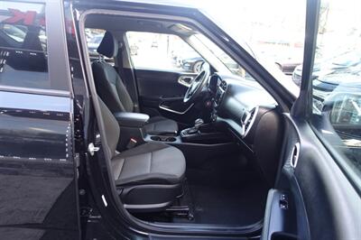 2023 Kia Soul LX   - Photo 14 - Newark, NJ 07104