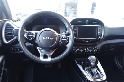 2023 Kia Soul LX   - Photo 13 - Newark, NJ 07104